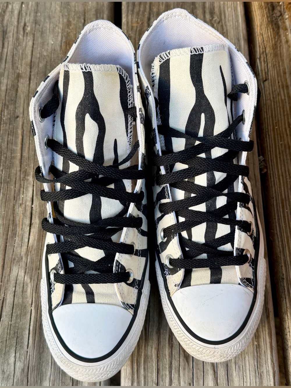Converse Chuck Taylor High Top Sneakers - Women’s Size 7.5 - Picture 2 of 8